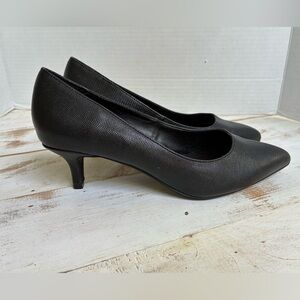 41 HAWTHORN black kitten heels faux leather pumps size 8 M sexy cute chic EUC